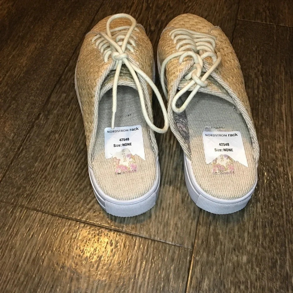 NWT Band Of Gypsies Coast Vegan Slip On Lace Up Mules Size 8 - Picture 4 of 10